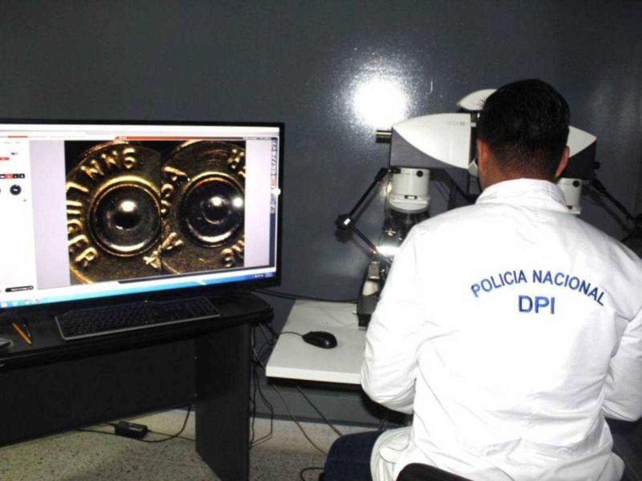 Peritos vuelven a viejas técnicas por impago de sistema balístico