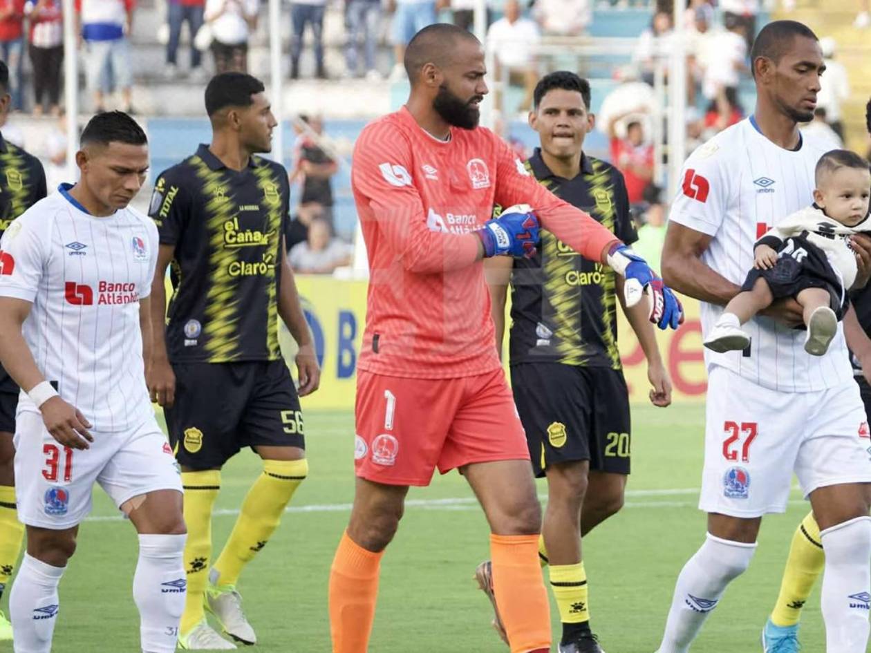 Menjívar dedica título a los críticos: Estuvieron escribiendo tonteras en redes