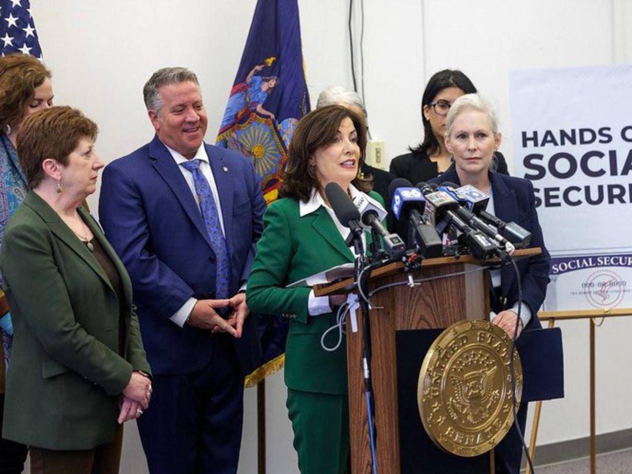 Gobernadora dice que es cruel la detención de madre migrante y sus 3 hijos