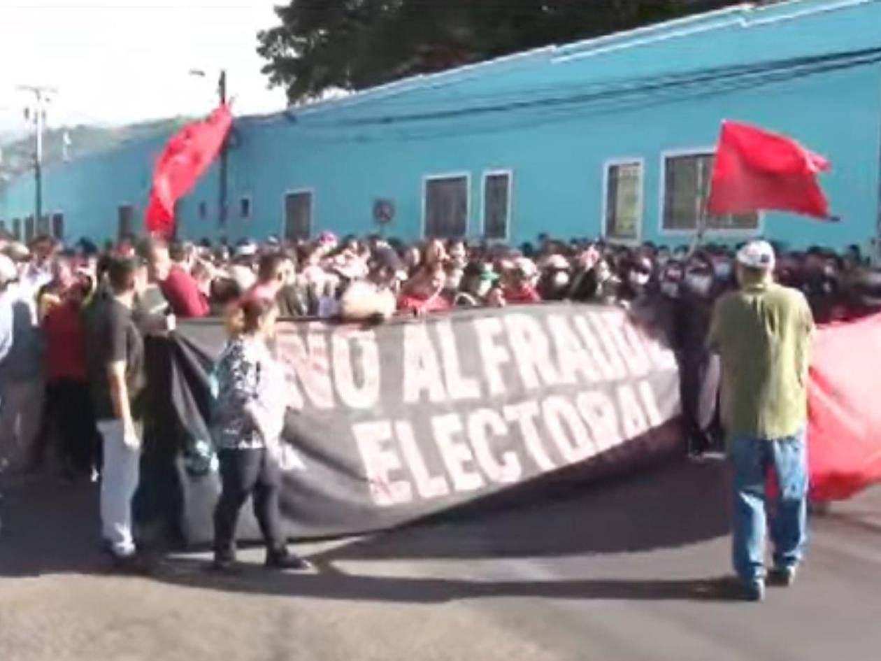 Colectivos de Libre se toman calles pese a que Mel reconoció derrota de Rixi Moncada