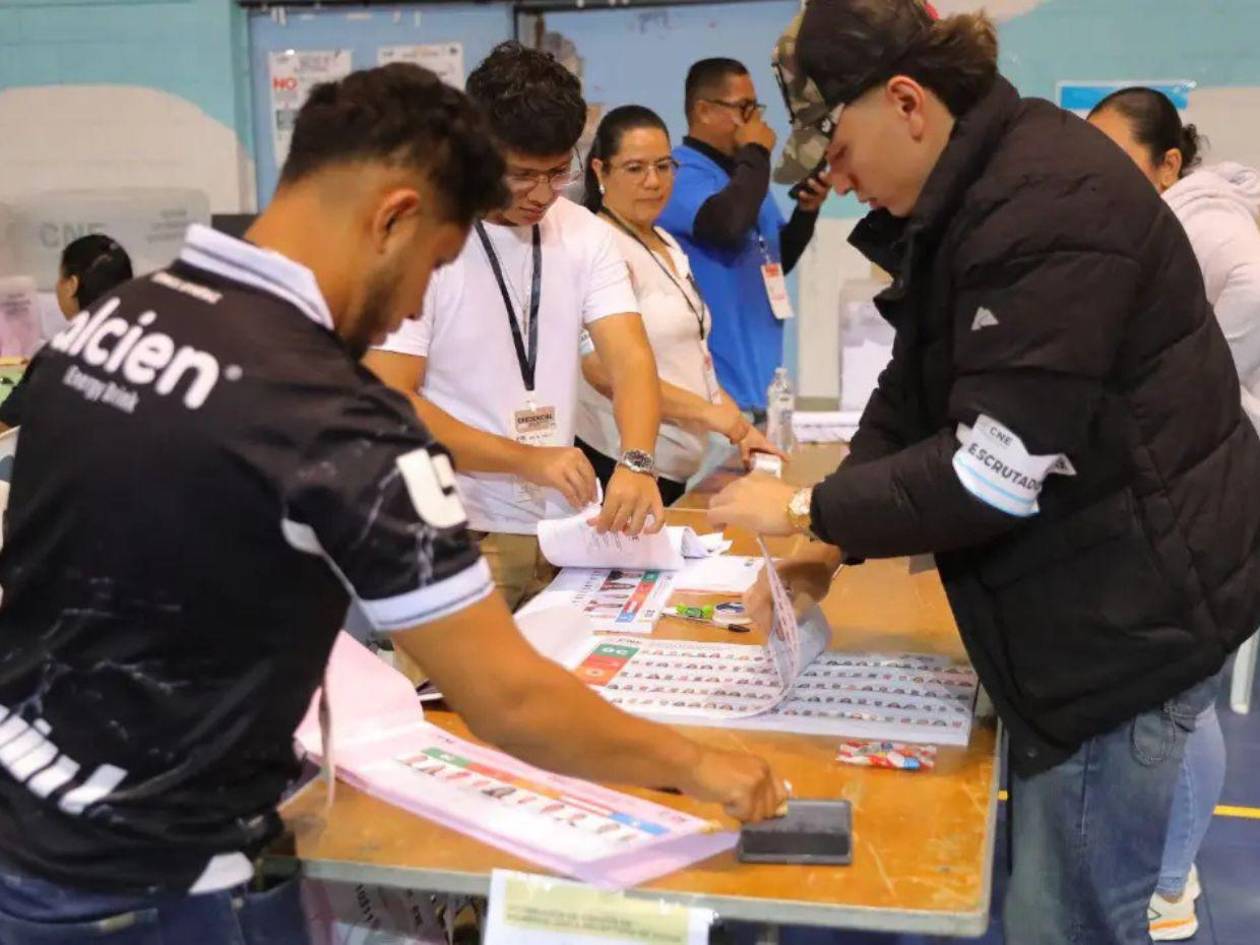 ¿En qué departamentos hay más actas para escrutinio especial?