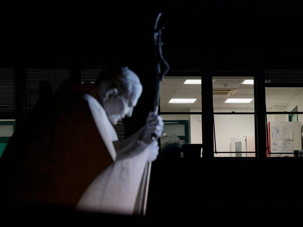 Papa Francisco ya no necesita ventilación mecánica por las noches y la infección está controlada