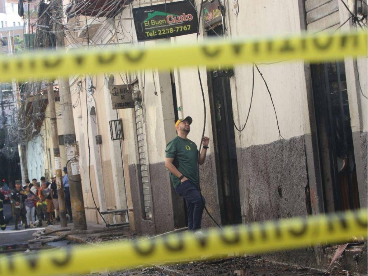 Tres calles permanecen cerradas en avenida Cervantes tras incendio en Chinda Díaz