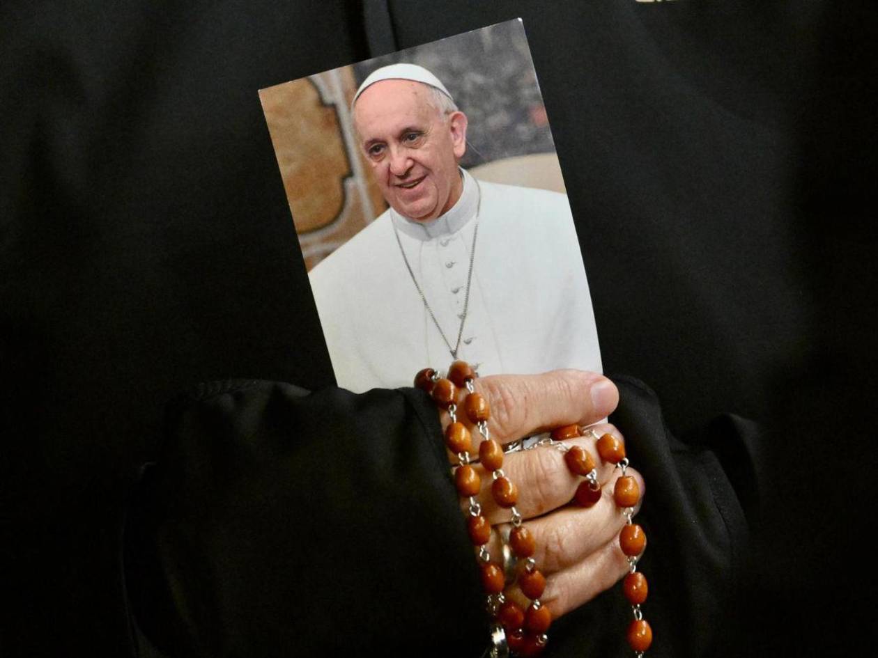 Papa Francisco sigue en estado reservado tras crisis respiratoria