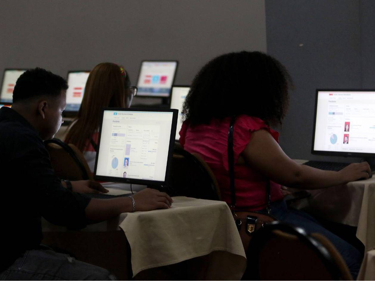 Presidenciables suman marcas a medida avanza escrutinio en Cortés