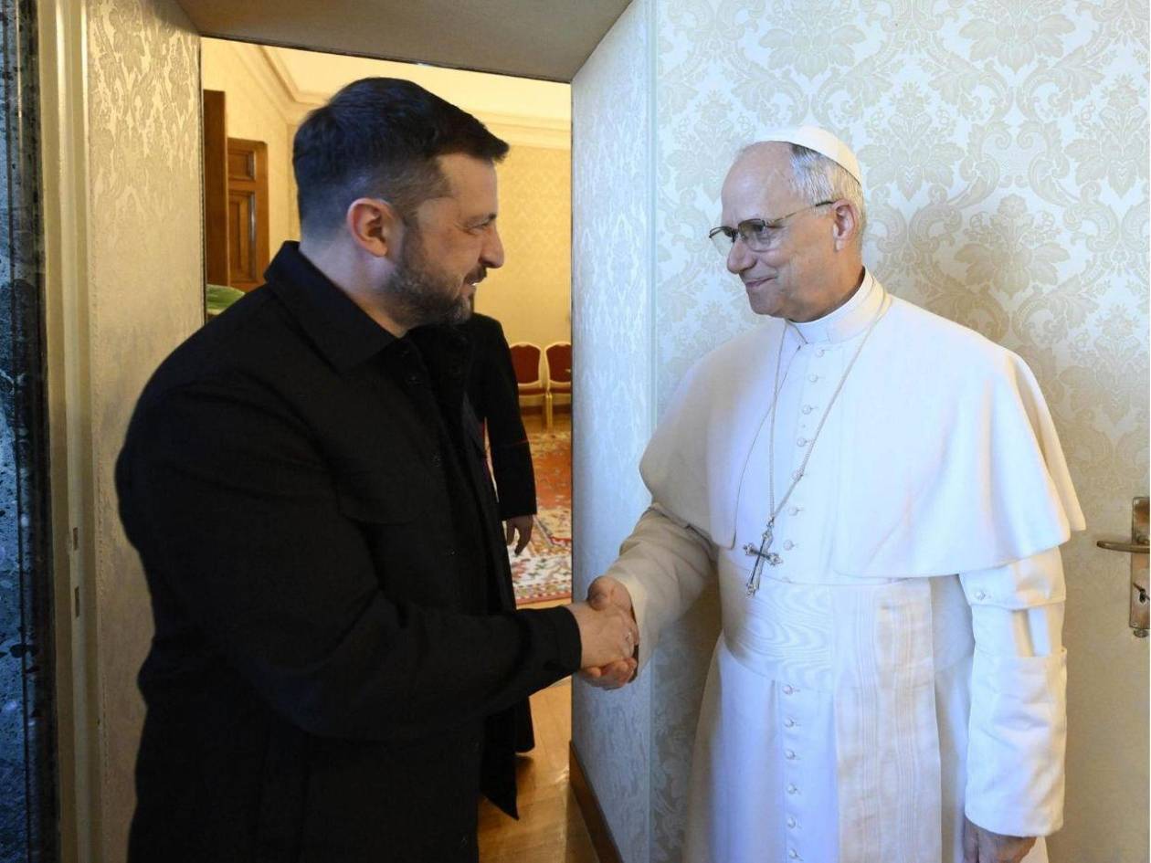Zelenski pide al Papa organizar una reunión para acabar con la guerra