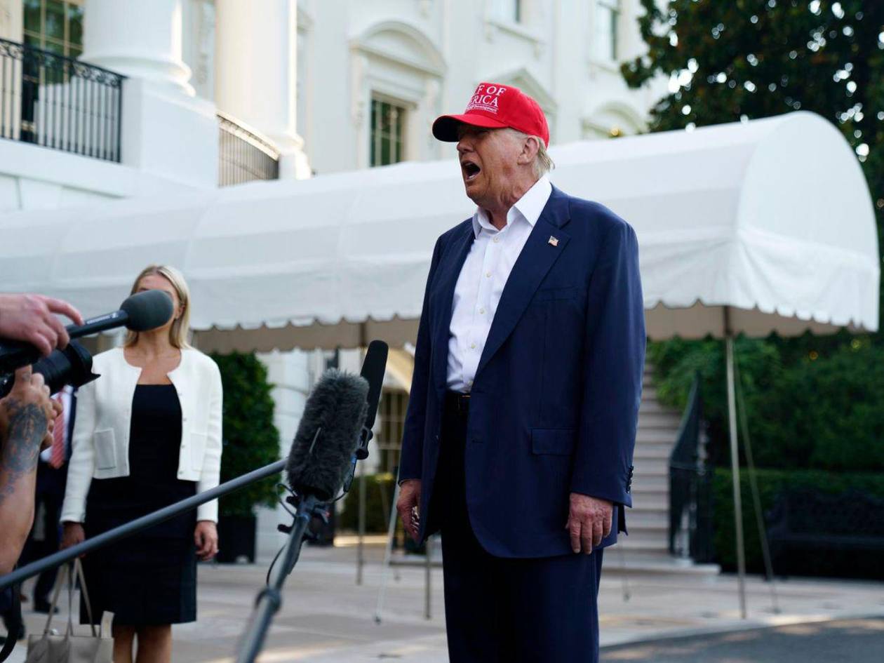 Senado de EE UU aprueba plan fiscal de Trump que contempla impuesto a las remesas familiares