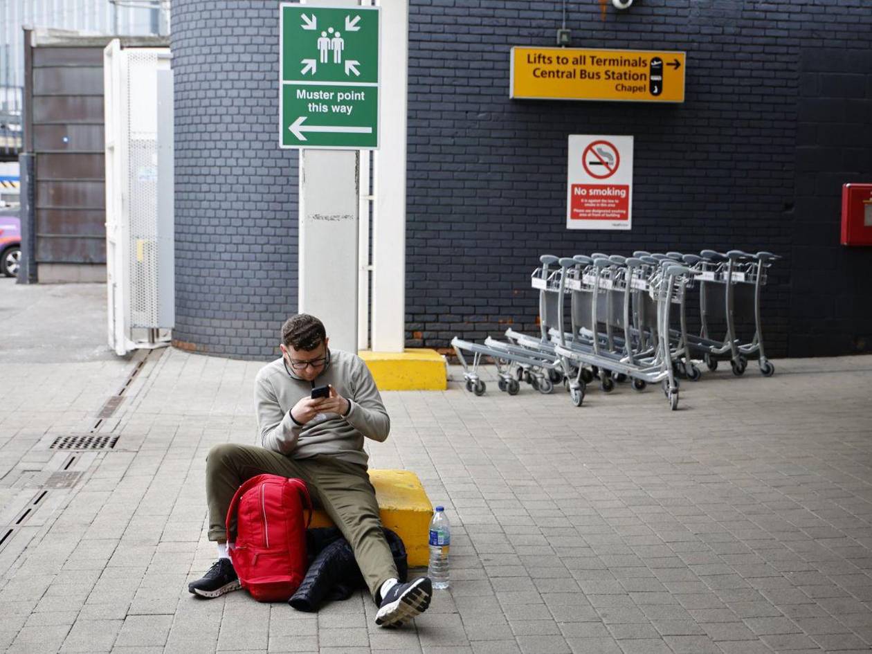 Más de 200,000 pasajeros podrían verse perjudicados por el incendio que afecta Heathrow