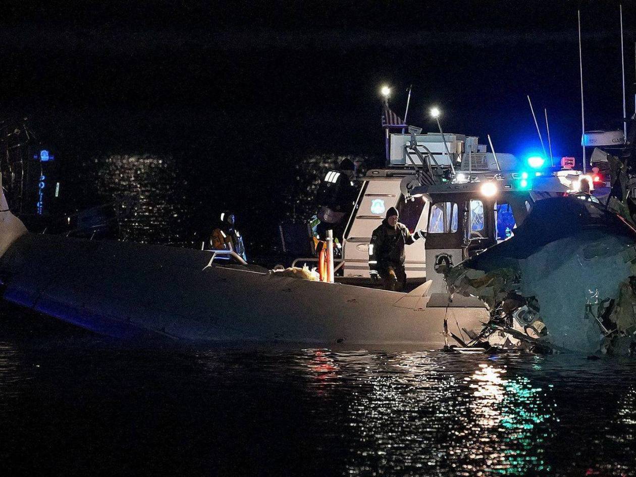 Autoridades descartan que haya sobrevivientes en accidente aéreo de Washington