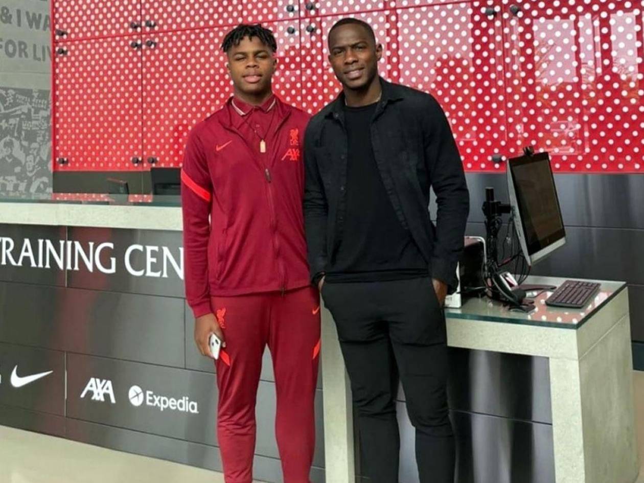 Maynor Figueroa se muestra orgulloso por la convocatoria de Keyrol en Liverpool