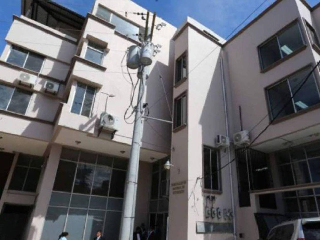 Por estafa millonaria contra banco ratifican proceso legal contra dos hombres