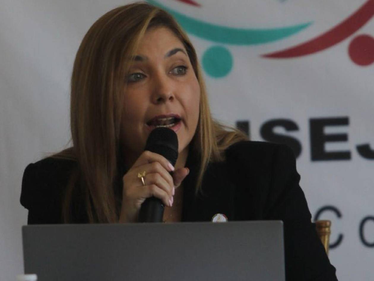 Volverán a citar al CN a Ana Paola Hall tras haber interpuesto su renuncia