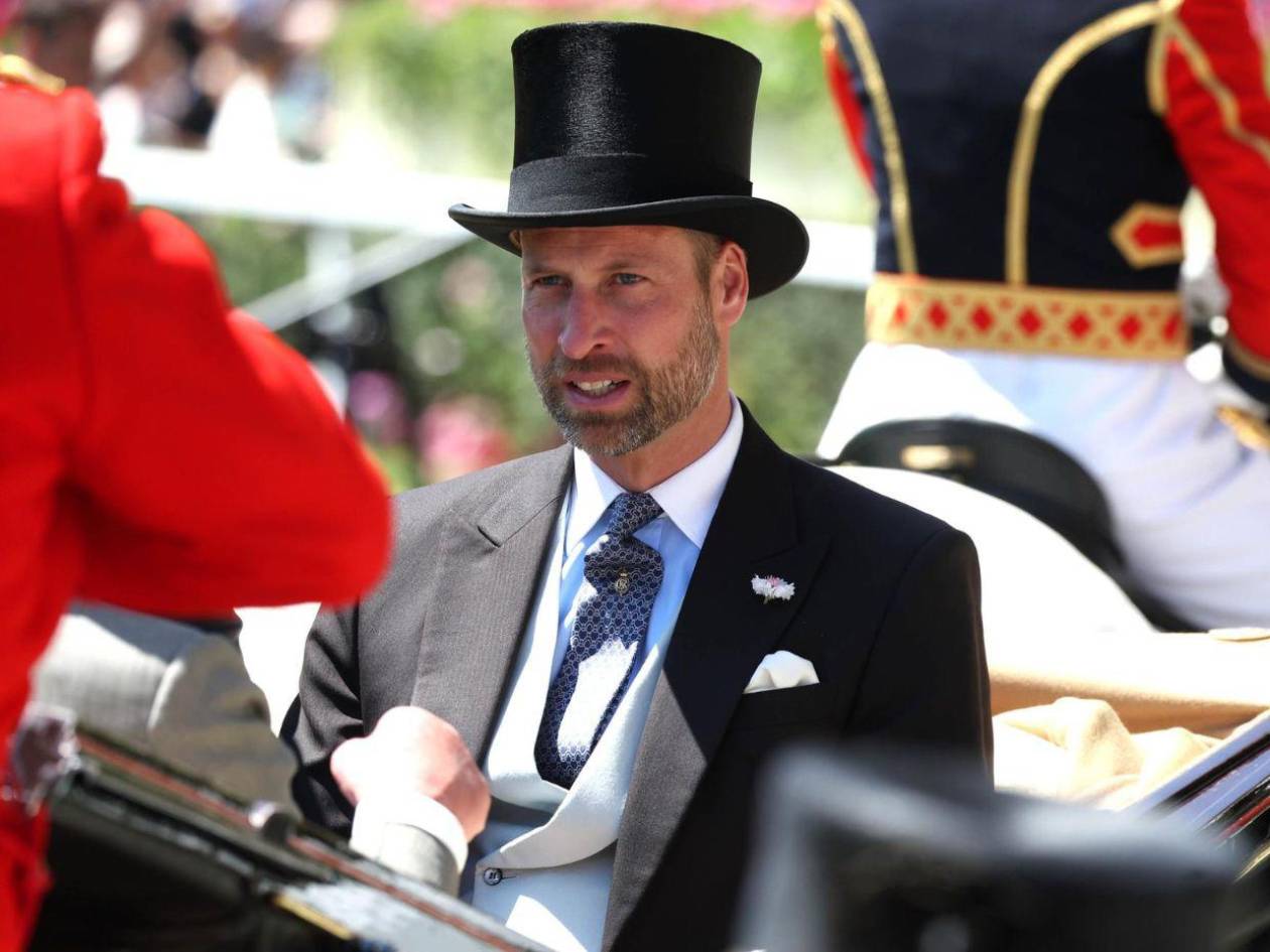 Príncipe William cumple 43 años y comparte tierna foto