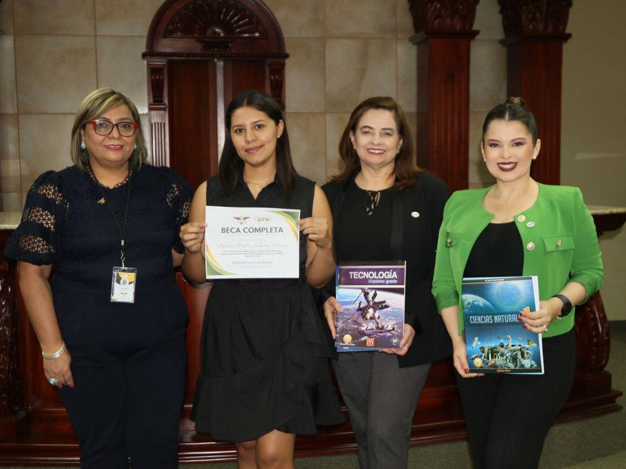 Keilyn Sánchez, la joven que clamó empleo en Infop, recibe beca y sueña con ser doctora