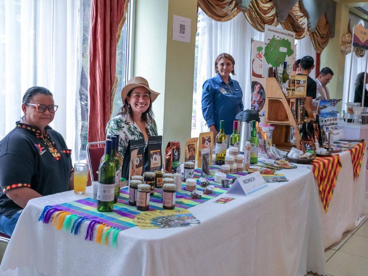 Honduras impulsa la comercialización de café, cacao, miel y frijoles