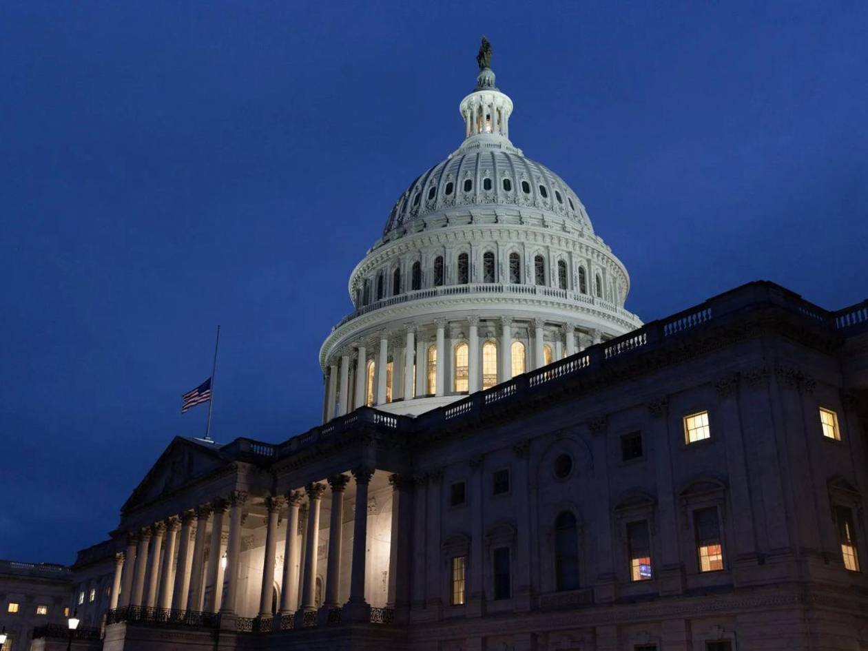 ¿Cuánto tiempo podría durar el cierre de gobierno en Estados Unidos, quién sigue trabajando y quién no?