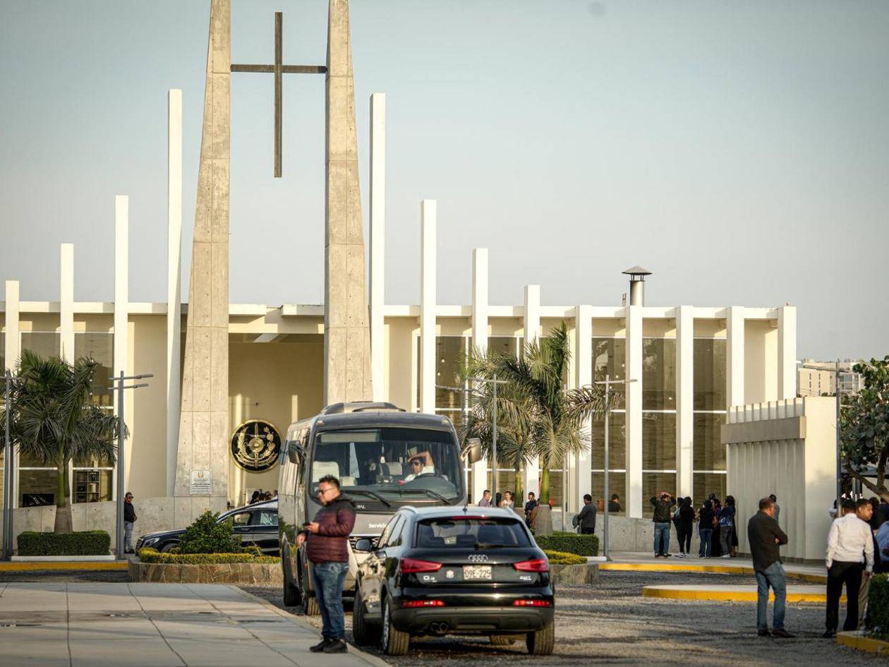 Perú despide a Mario Vargas Llosa, será cremado hoy