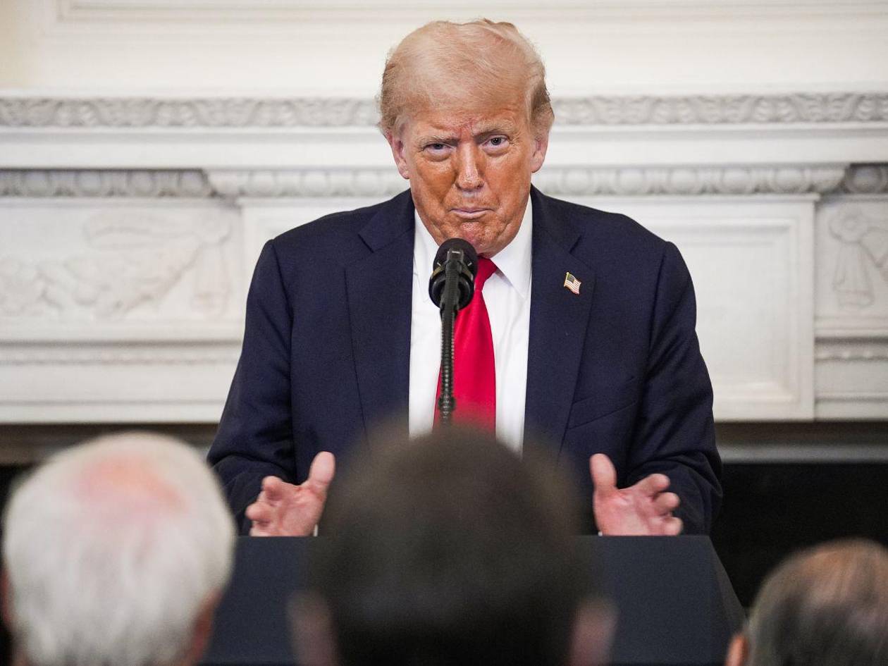 Trump insiste en que Biden no sabía lo que estaba firmando con bolígrafo automático