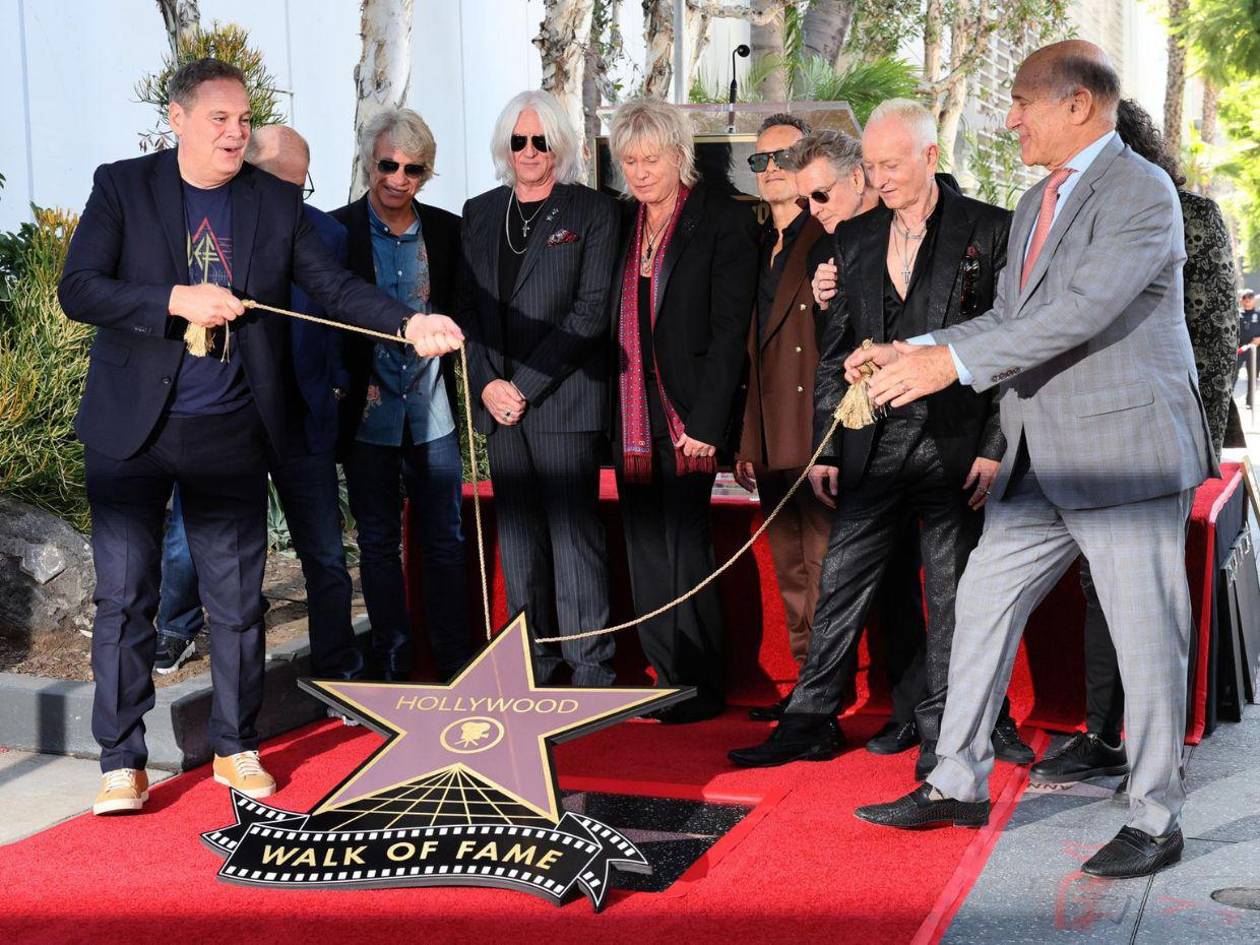 Def Leppard recibe su estrella en Hollywood junto a Jon Bon Jovi