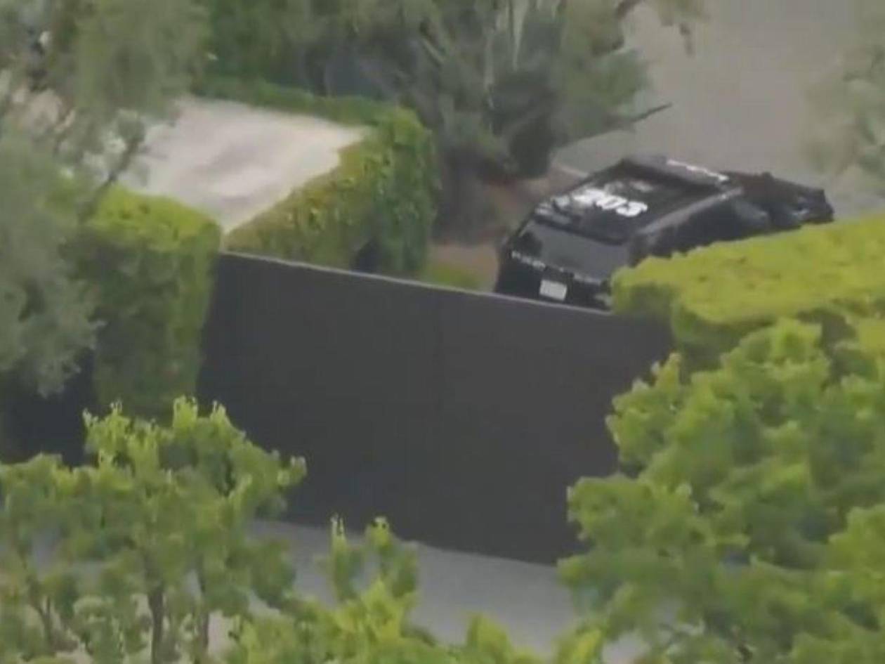 Detienen a hombre tras estrellar su auto contra casa de Jennifer Aniston  ​​​​