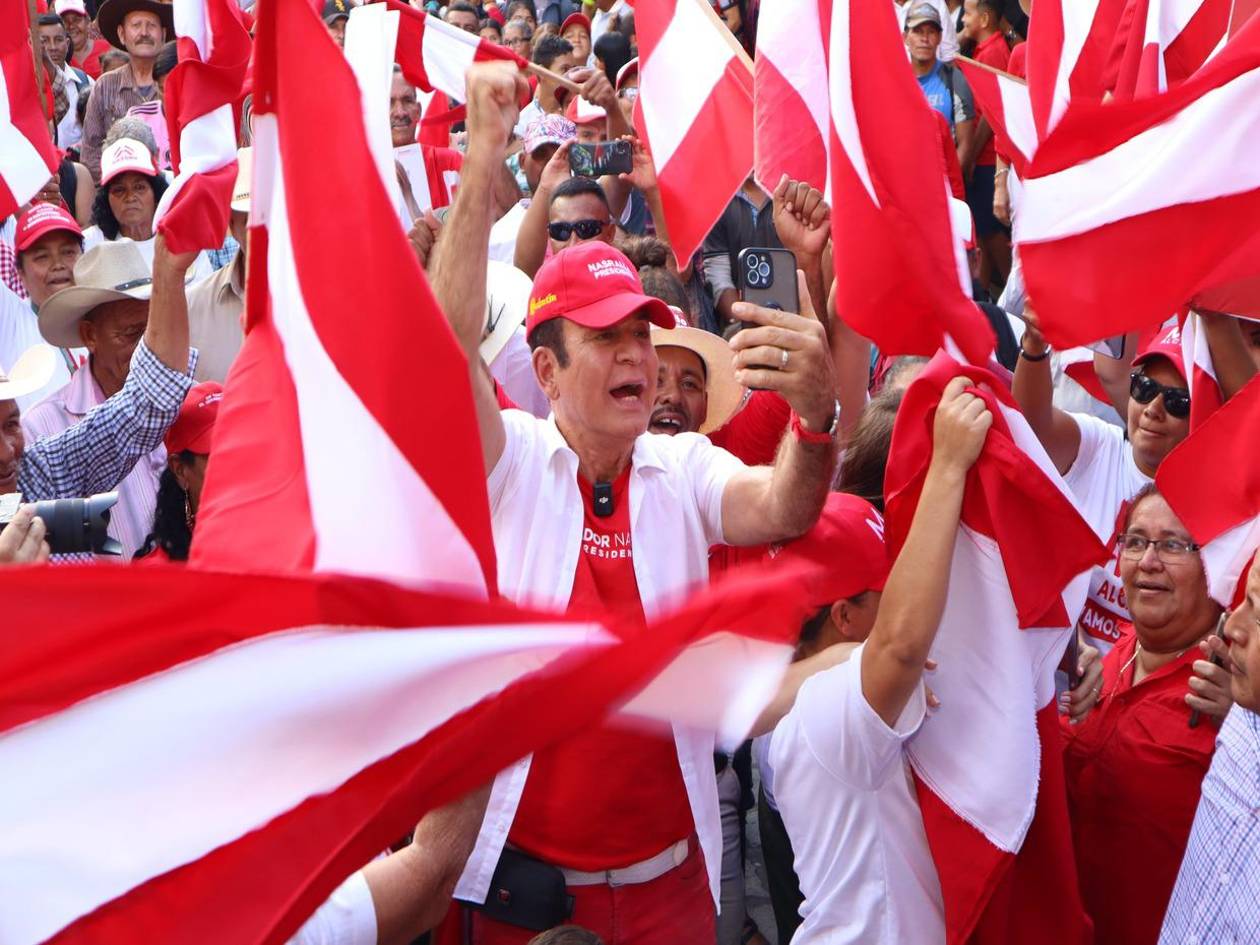 Los precandidatos políticos cierran sus campañas bajo la misma retórica