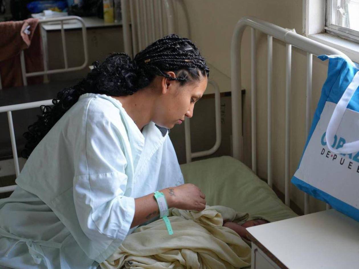 Alcaldía entregó más de 23 mil pañaleras a madres en hospitales capitalinos