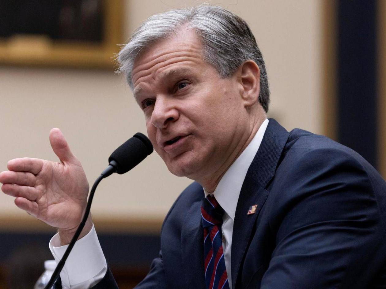 Trump apunta a otro exdirector del FBI acusándolo de infiltrar agentes en asalto al Capitolio