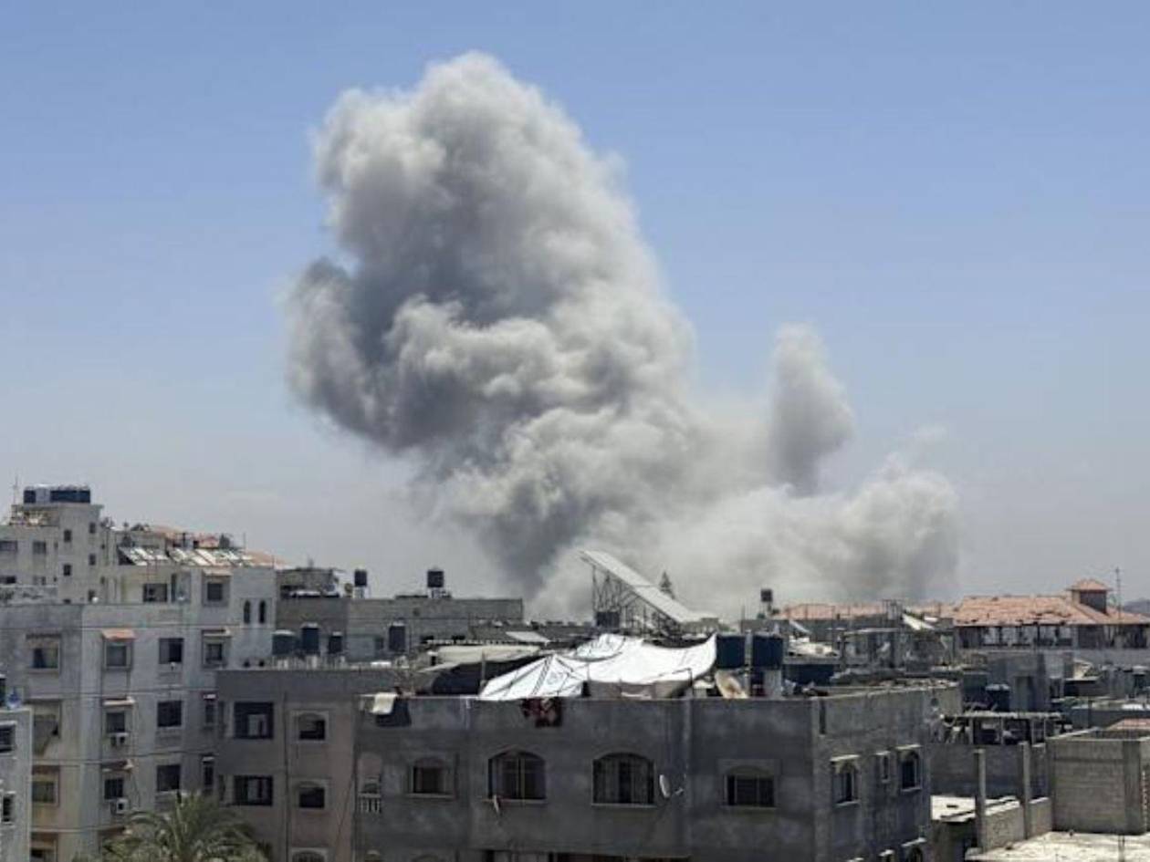 Unos 14 muertos deja bombardeo israelí contra un campo de refugiados en Gaza