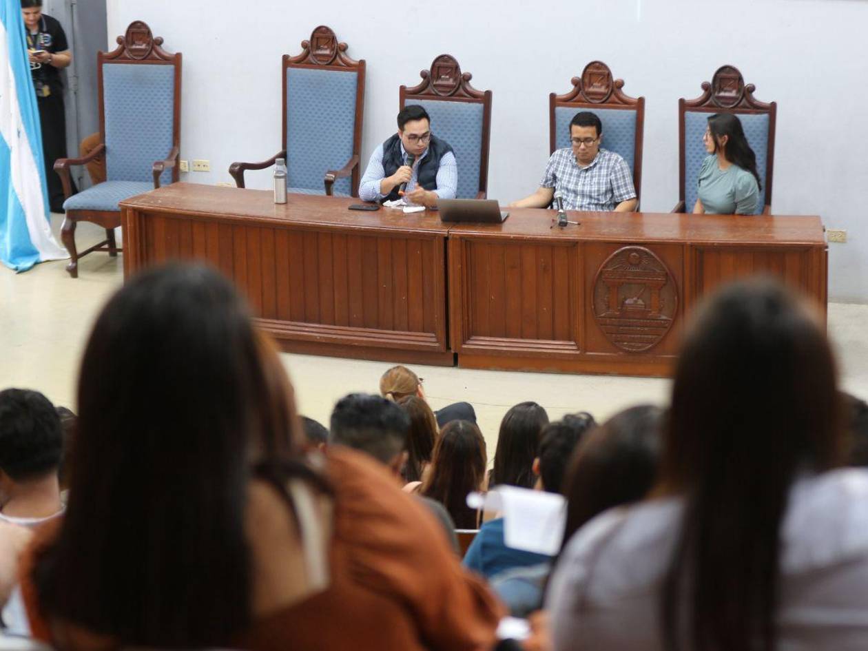 “Desmontando la desinformación”: EL HERALDO y La Prensa reflexionan con estudiantes de la UNAH