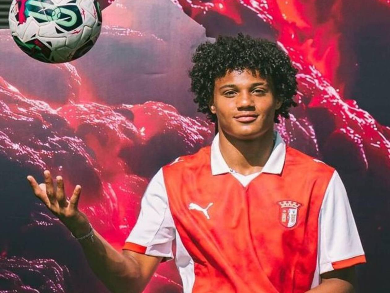 Luis, hijo de David Suazo, es presentado por su nuevo equipo en Europa