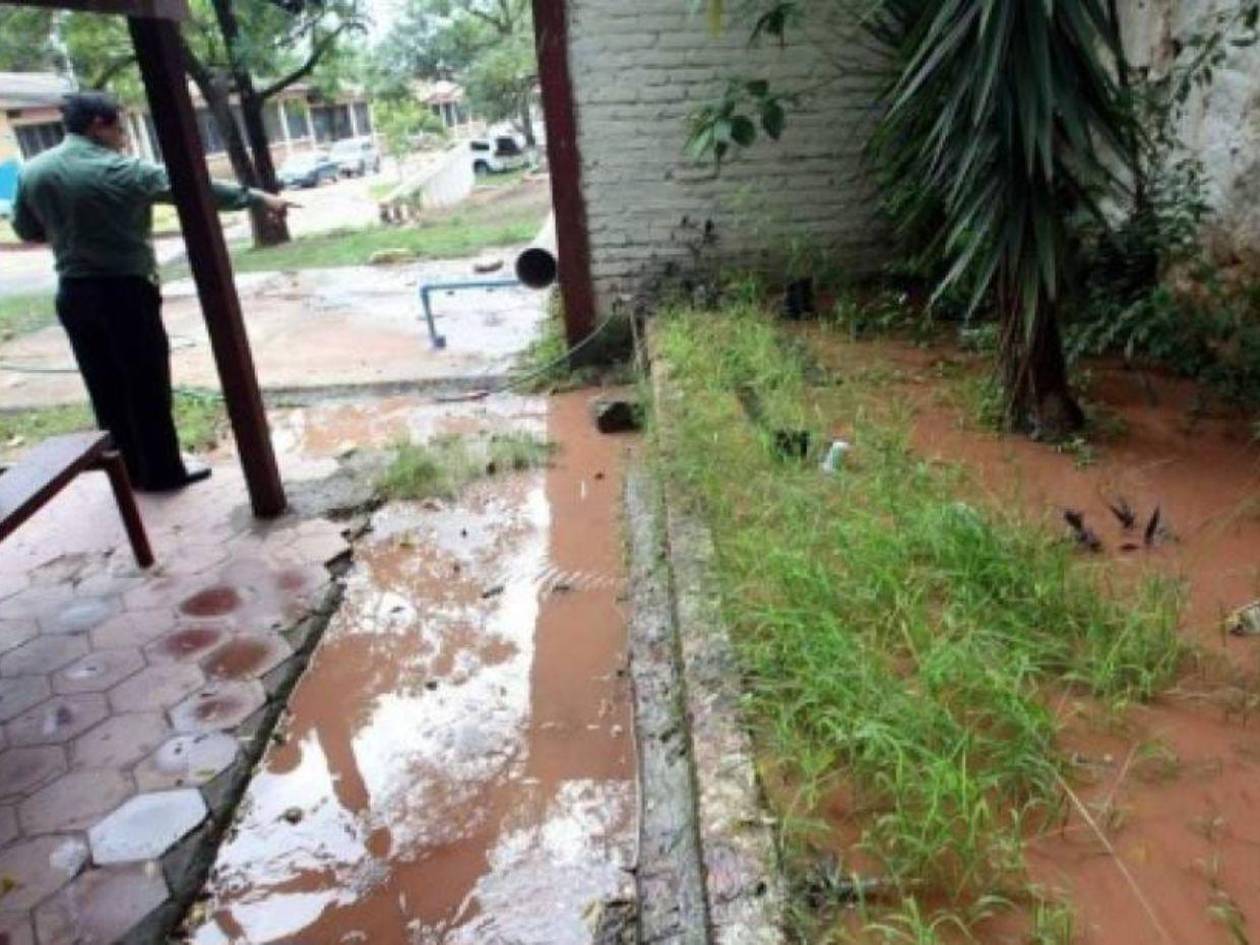 Aumentan denuncias vecinales por filtraciones de agua en la época lluviosa