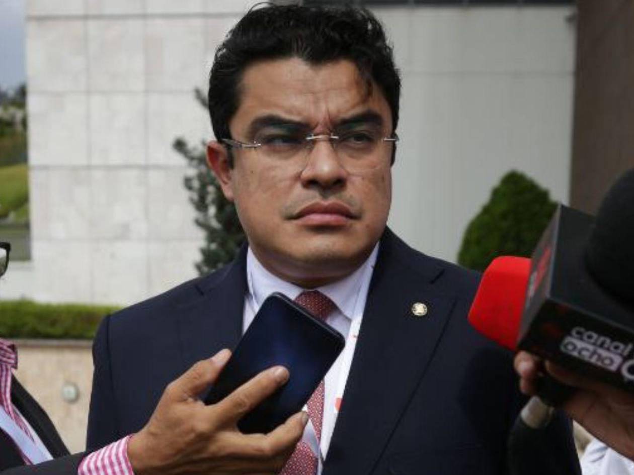 Gerardo Torres califica como “naturaleza traicionera” la renuncia de Tony García