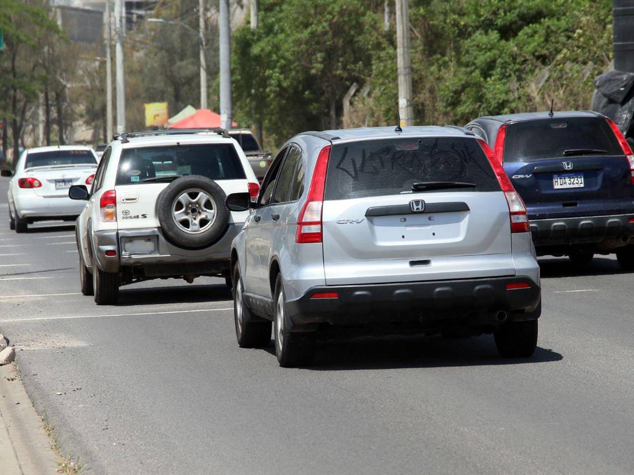 El Instituto de la Propiedad promete por cuarta vez entrega de placas vehiculares