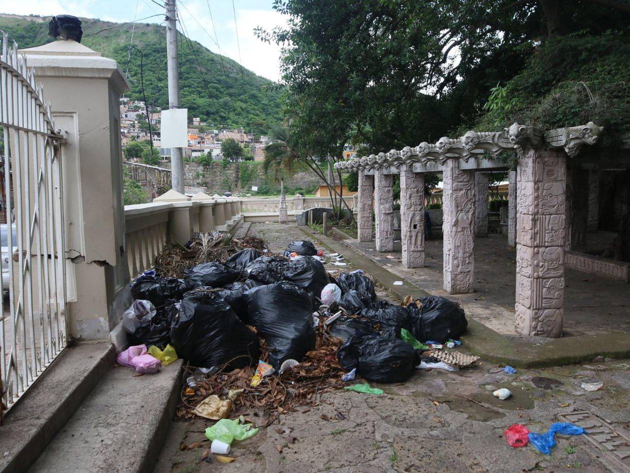 Icónico parque La Concordia se desmorona entre el abandono y la basura