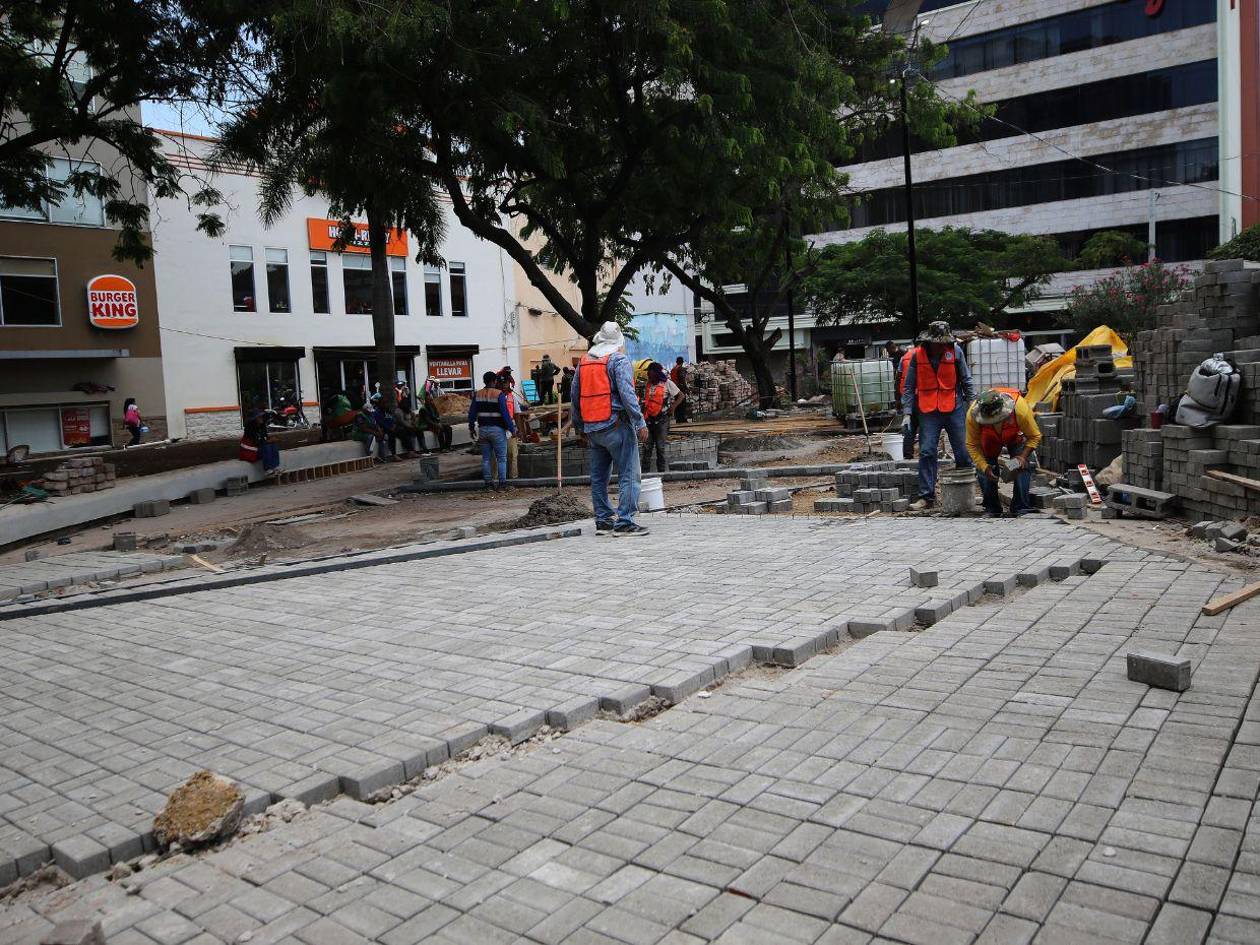 Restauración de Plaza Central de Tegucigalpa alcanza 65% y será entregada en octubre