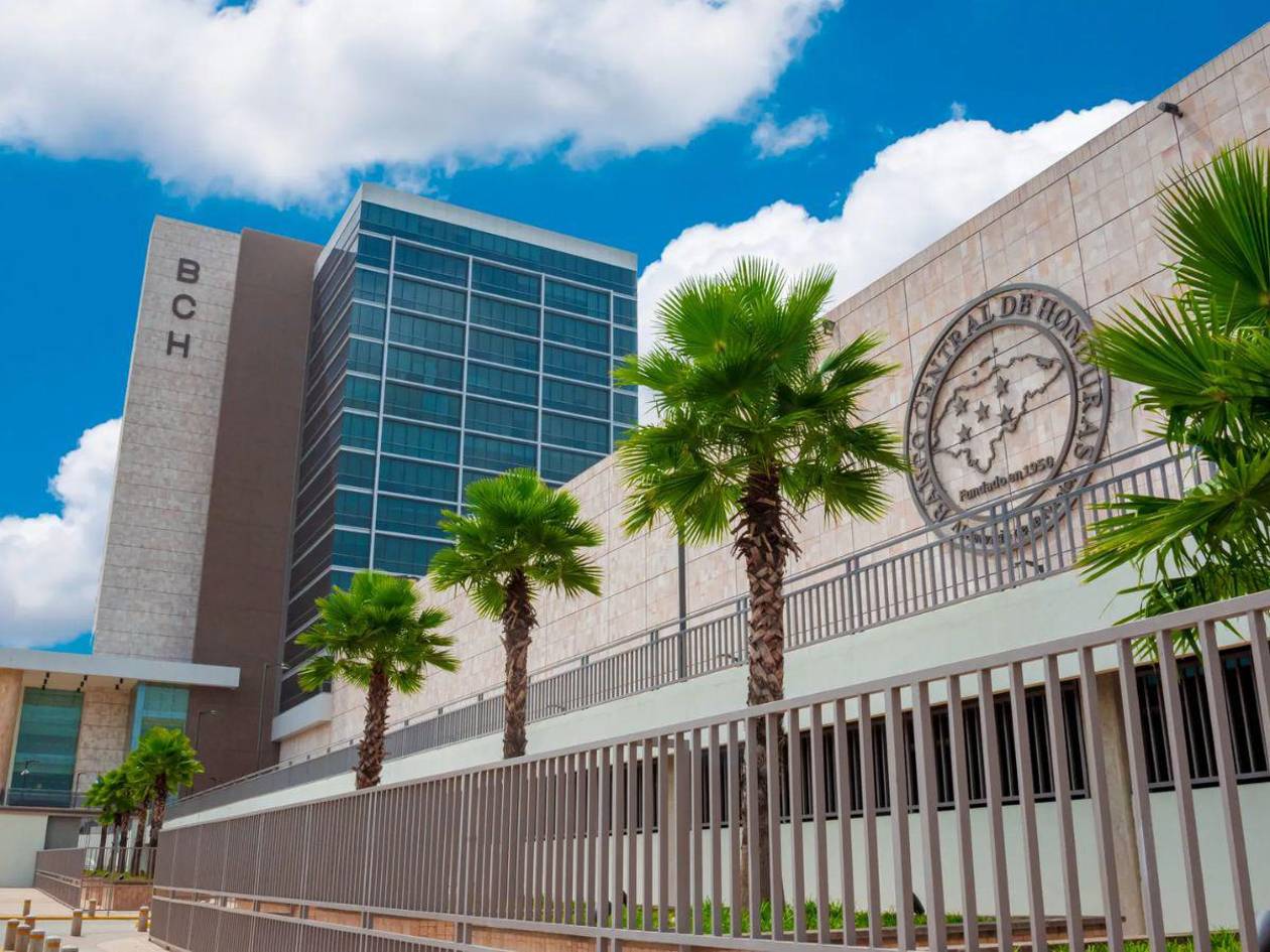 El Banco Central aprecia en 3.72 centavos el tipo de cambio del dólar