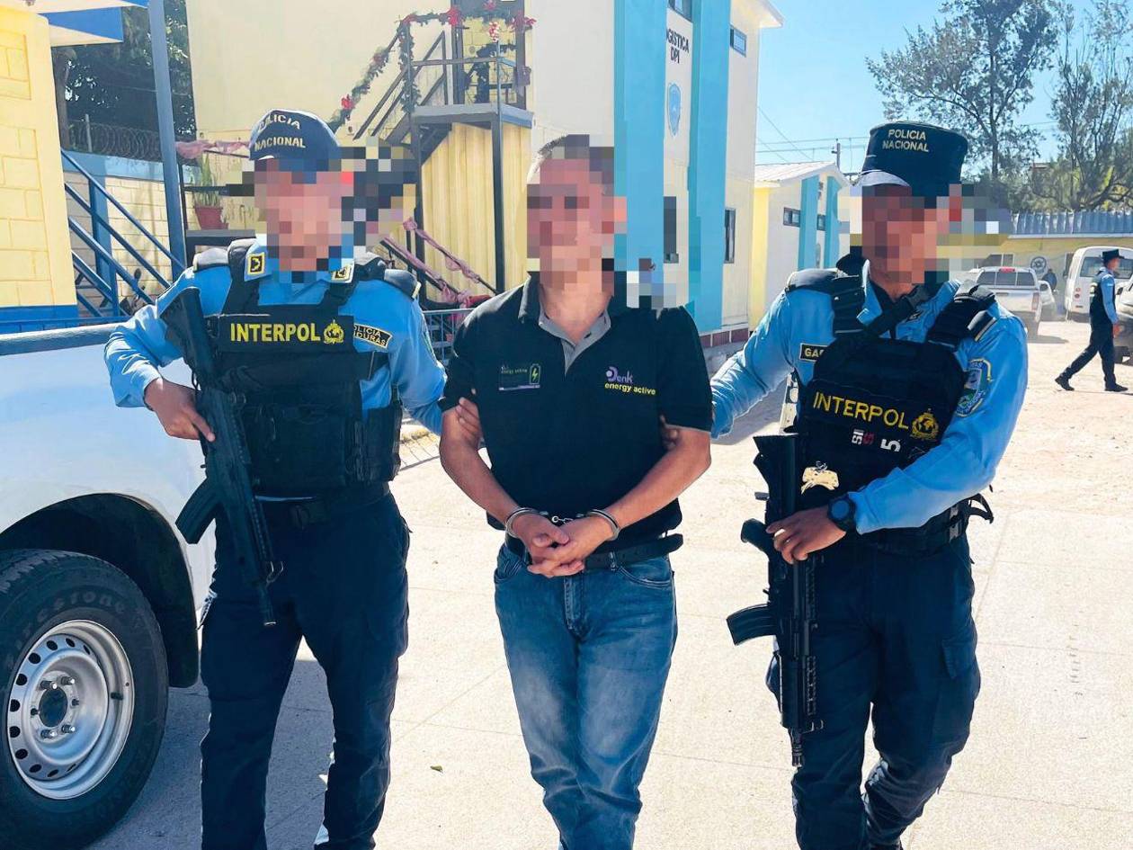 Hombre grababa a escondidas a una menor para elaborar pornografía infantil