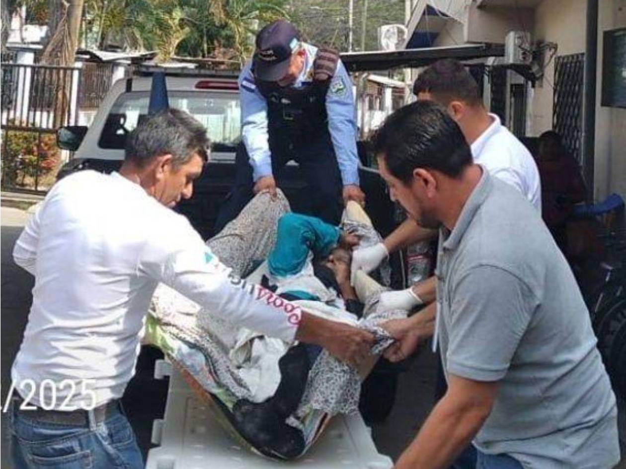 Anciano de 85 años es enviado al hospital tras ser agredido a pedradas por su propio hijo