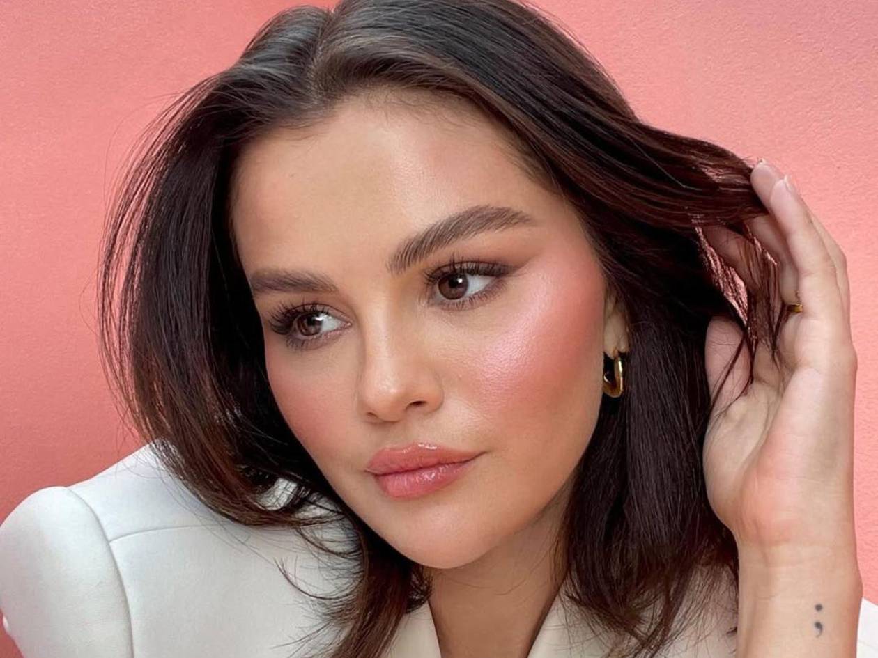 Adiós al efecto máscara: La nueva belleza líquida que usa Selena Gómez y Rihanna