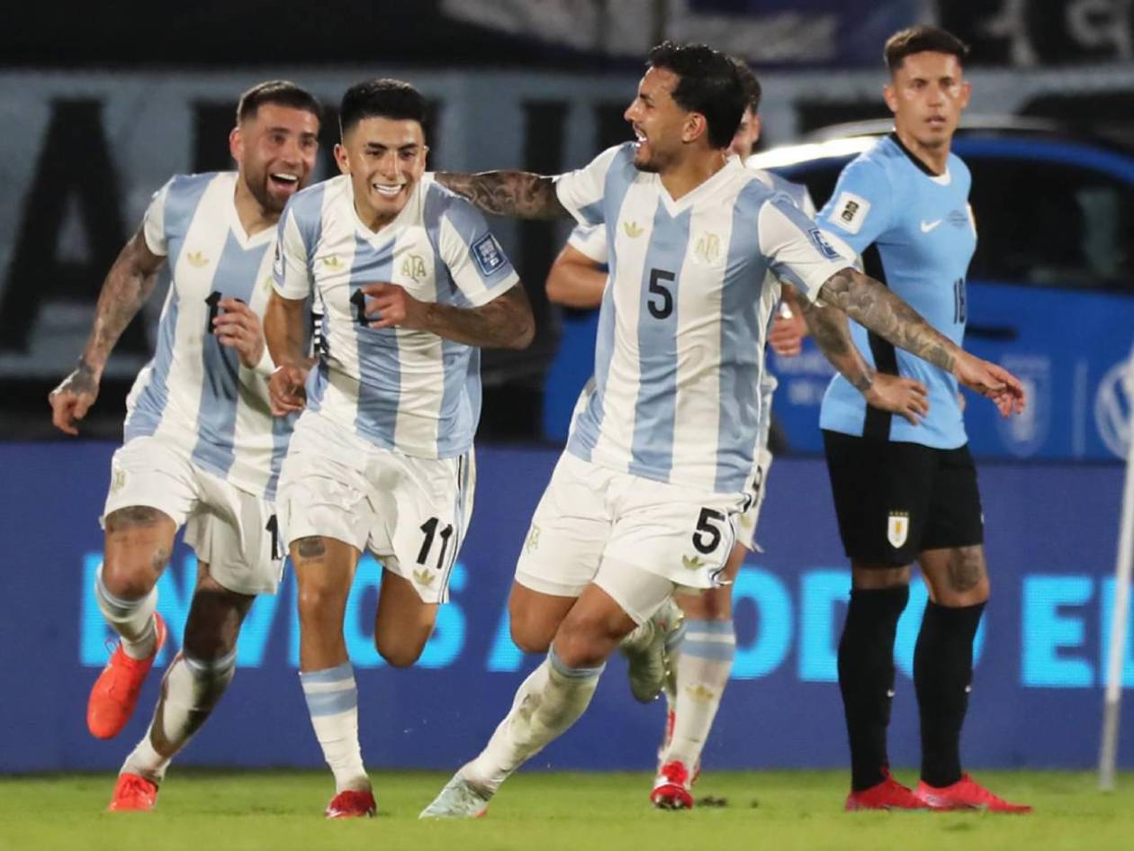 Argentina derrota a Uruguay con golazo de Thiago Almada por eliminatoria