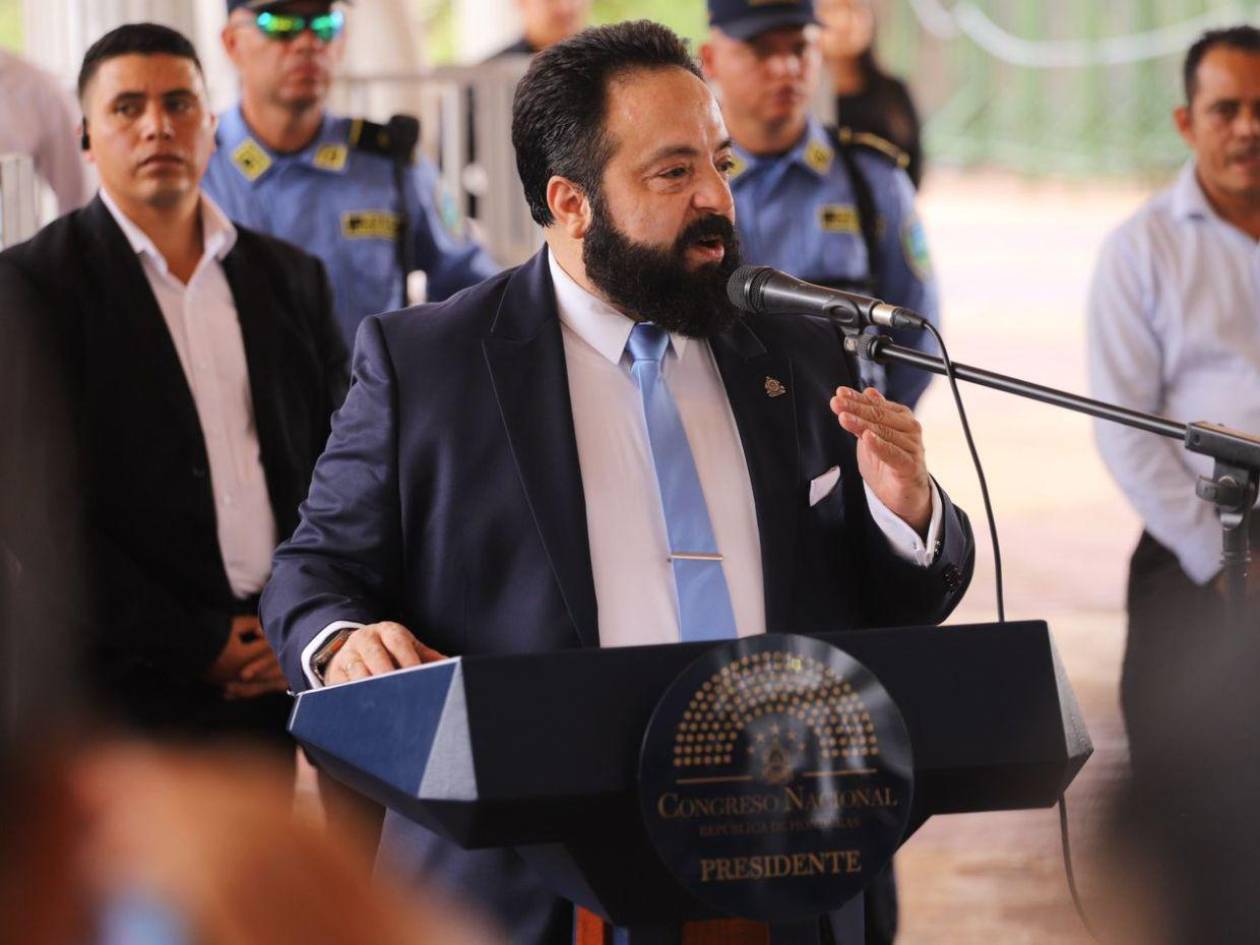 Tras empate en votación ante ausencia de diputados de oposición, Redondo aprueba acta