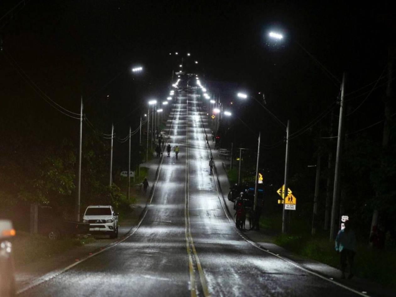 Inauguran ocho proyectos de electrificación en Olancho