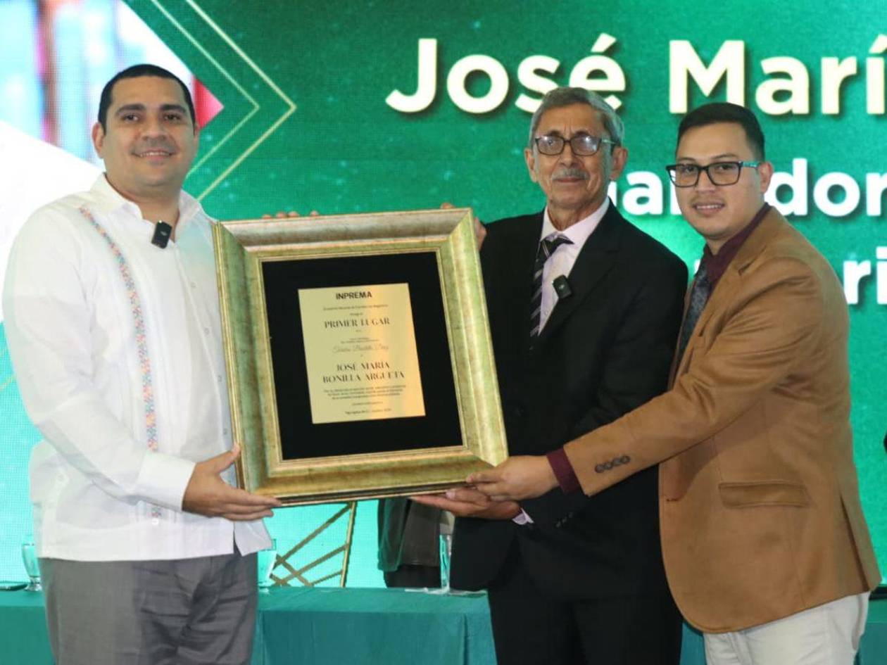 El INPREMA otorga premio anual a maestro jubilado con proyección social