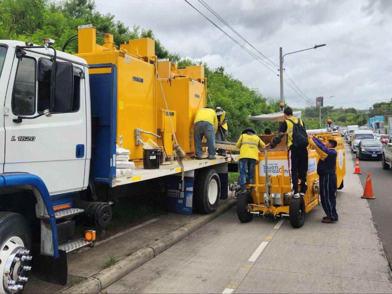 Señalizan bulevar Económica Europea, un epicentro de accidentes en la capital