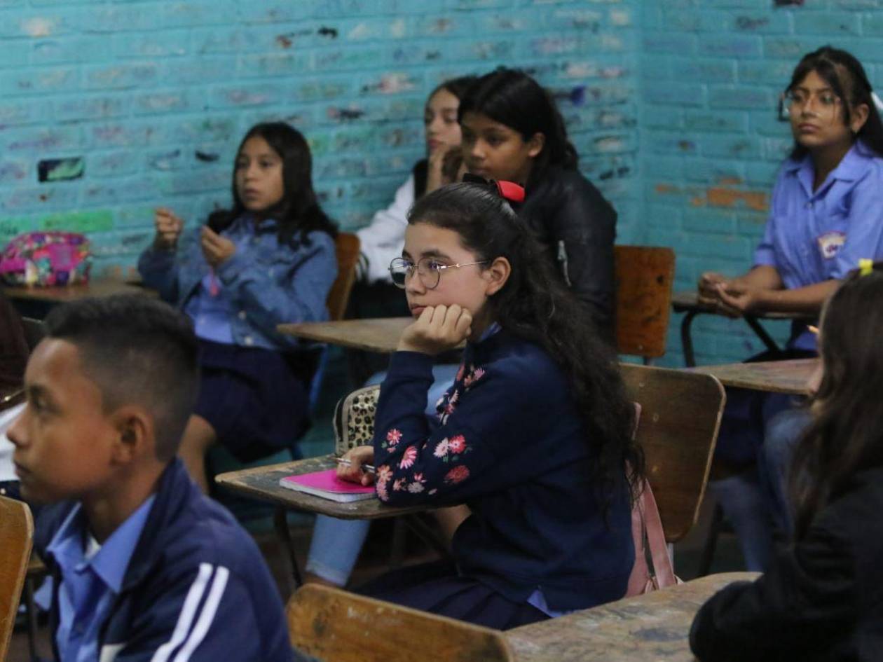 Ministro de Educación llama a maestros y alumnos a clases este lunes 21 de abril