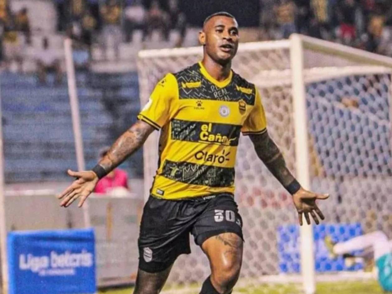 El delantero panameño Carlos Small regresa al fútbol hondureño