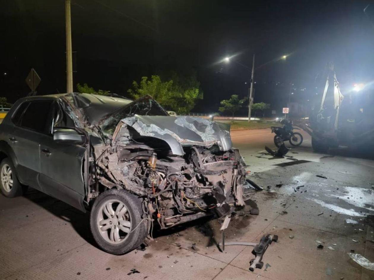 Sobrevive a brutal choque conductor que se accidentó en la vía rápida