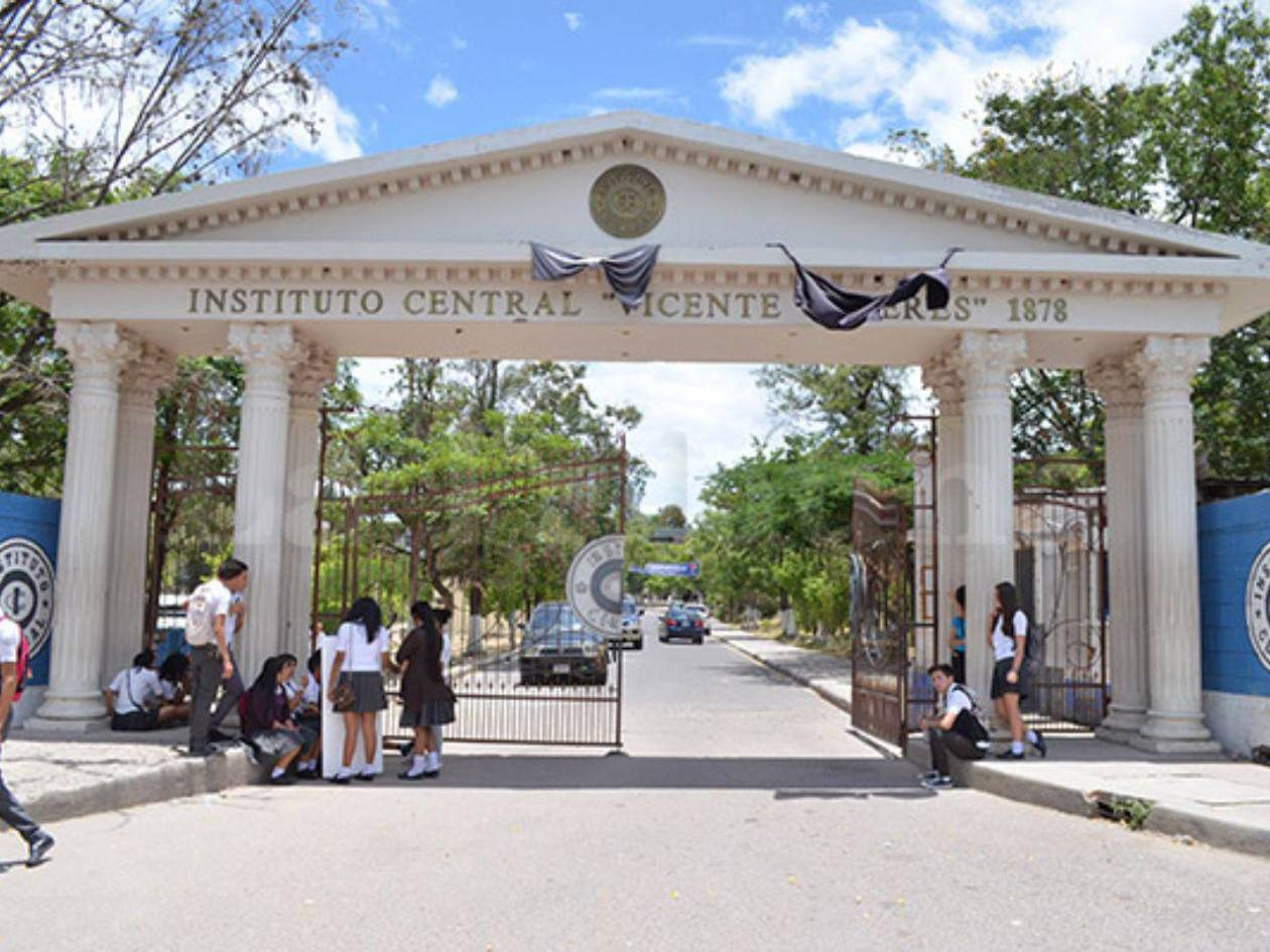 Aseadoras y guardias del instituto Central se declaran en calamidad doméstica