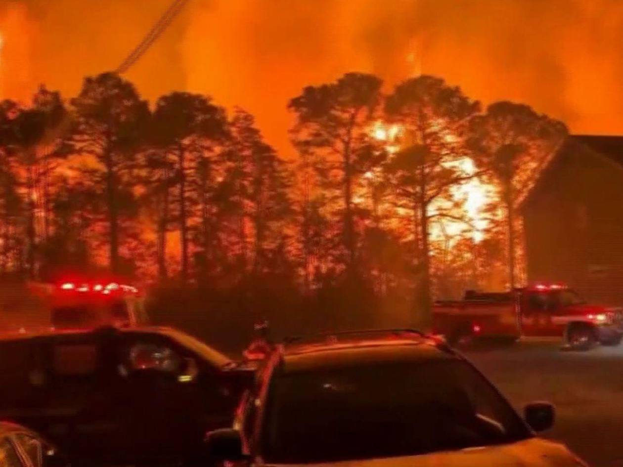Incendios forestales en Carolina del Norte y del Sur: bomberos luchan en medio de fuertes vientos