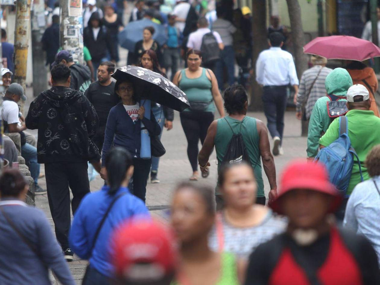 Lluvias con actividad eléctrica afectarán varias regiones de Honduras este domingo